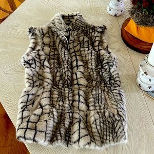 Fake fur vest